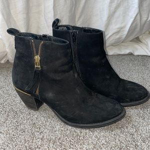 Lightly used Steve Madden booties